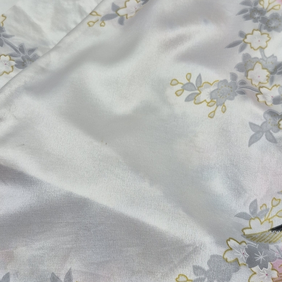 Elegant Floral Silk Short Kimono Robe Floral - Picture 12 of 12